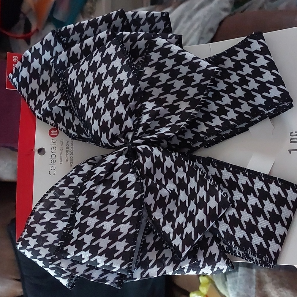 Celebrate it big bow